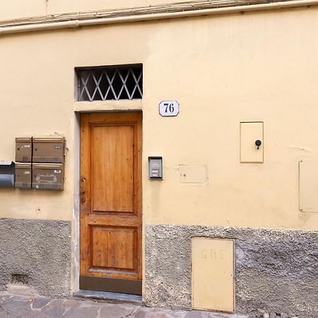 Sweet San Frediano Apartment Firenze Bagian luar foto