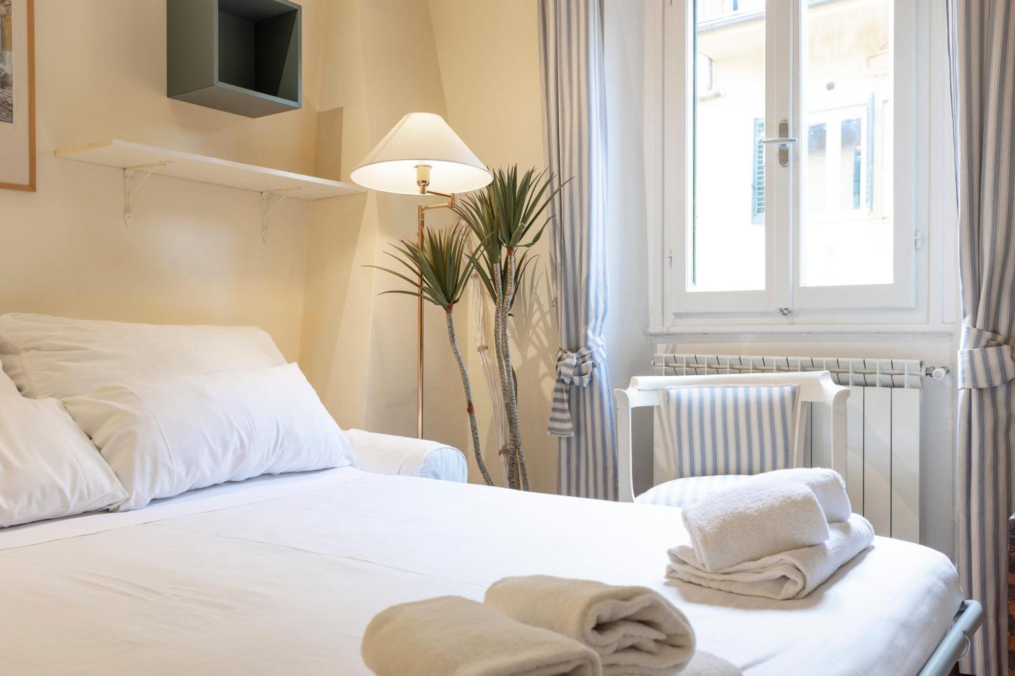 Sweet San Frediano Apartment Firenze Bagian luar foto